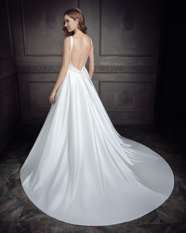 dos au décolleté vertigineux